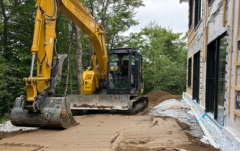 Excavation préparation terrain Magog Estrie.
