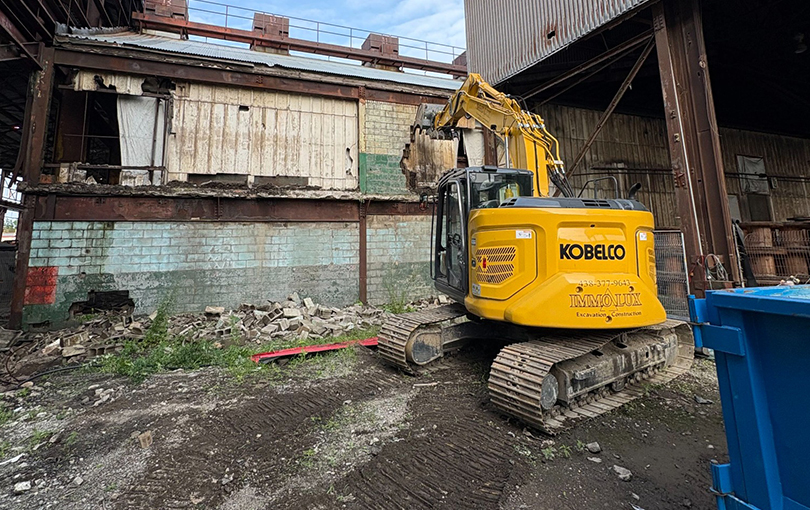Réalisation d'excavation pour la préparation d'un terrain à Magog en Estrie.