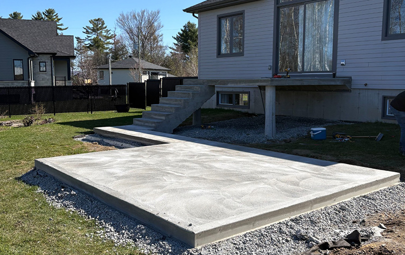Réalisation d'excavation pour la préparation d'un terrain à Magog en Estrie.